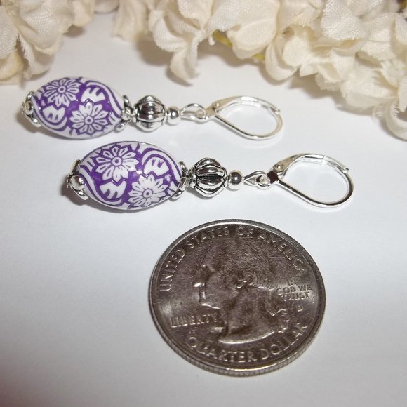Purple and White Flower Earrings Dangle Drop 3694 - Picture 5 of 5
